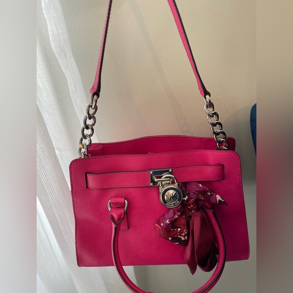 Michael Kors Hamilton Medium Raspberry Handbag - Picture 2 of 7